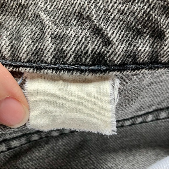 Vintage Levi’s high waist faded black mom jeans no size measurements in pics - Picture 4 of 9
